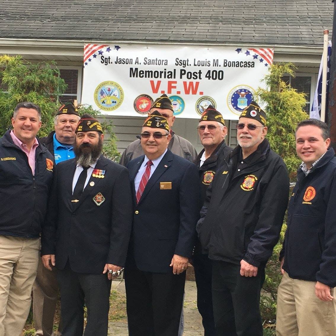 Post 400 members in front of the Post