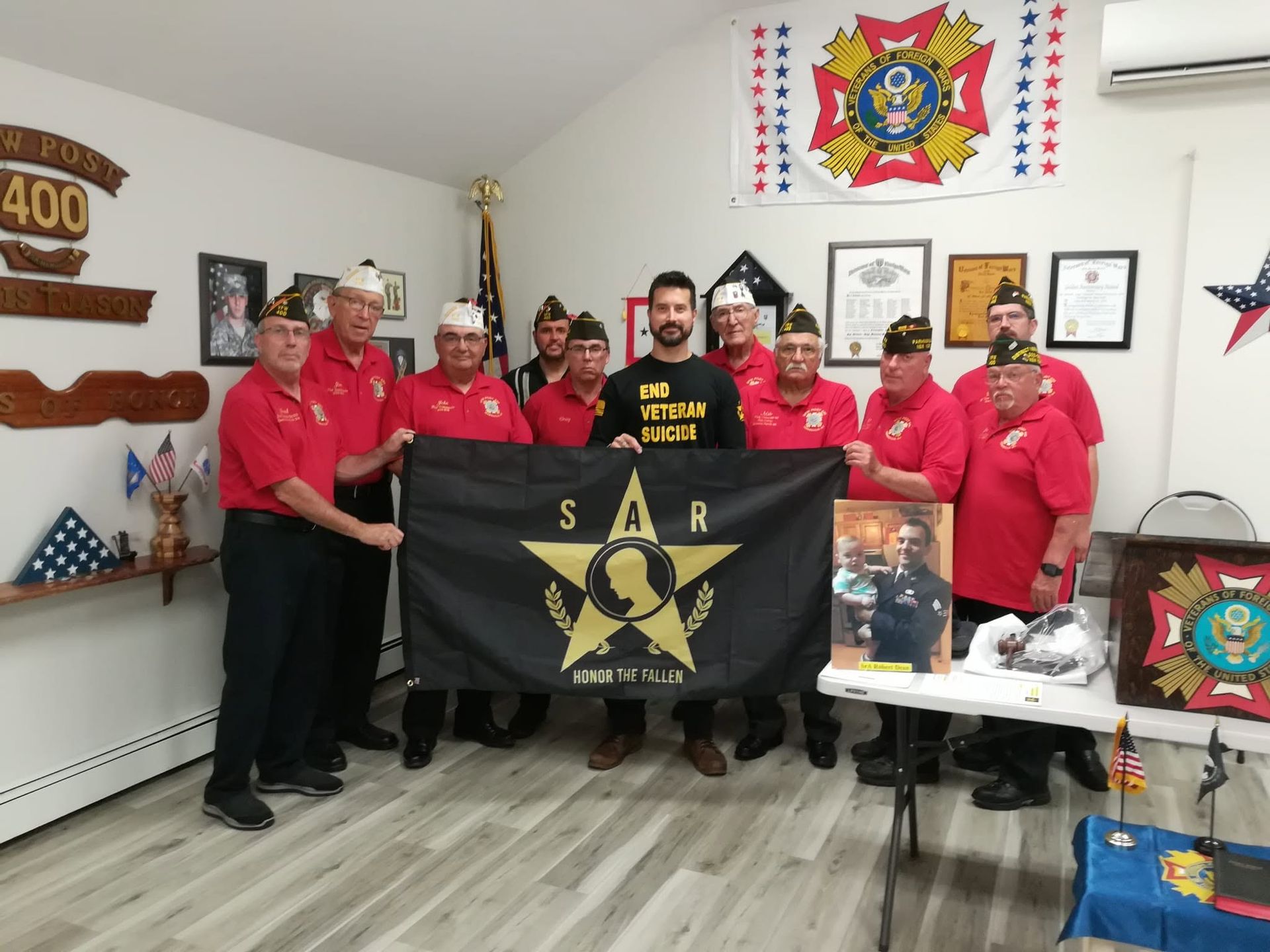 Post 400 members in the meeting room